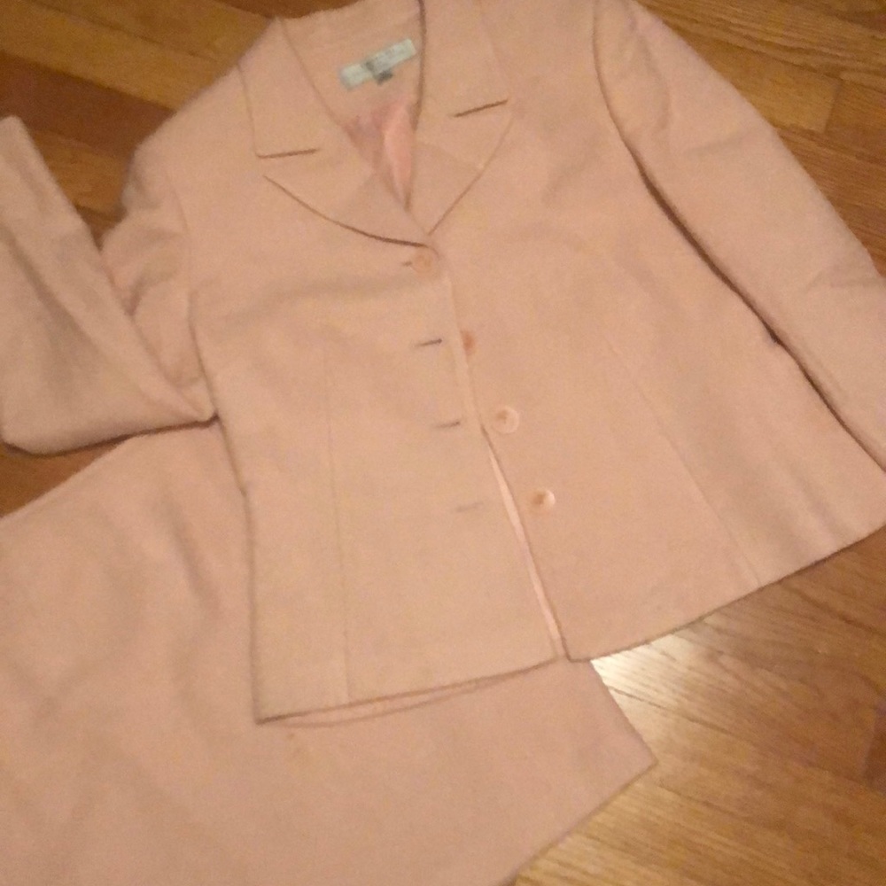 Tahari two piece suit